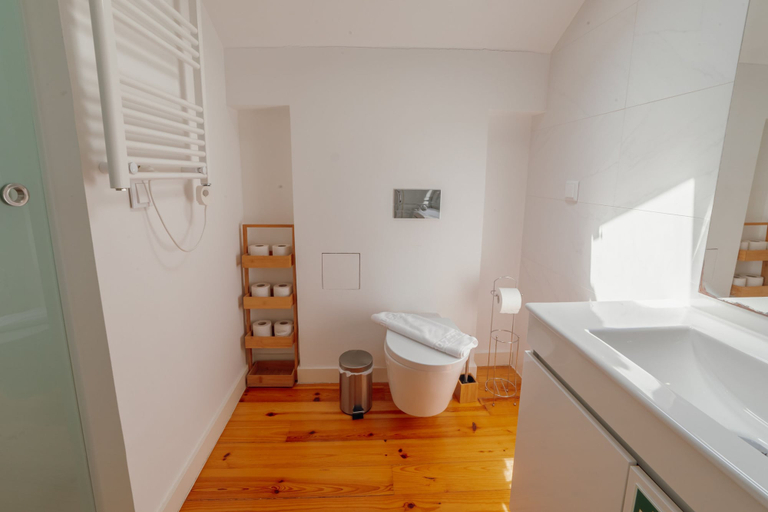 Room 3, Marques 1243 Mezzanine by Vacationy, Porto