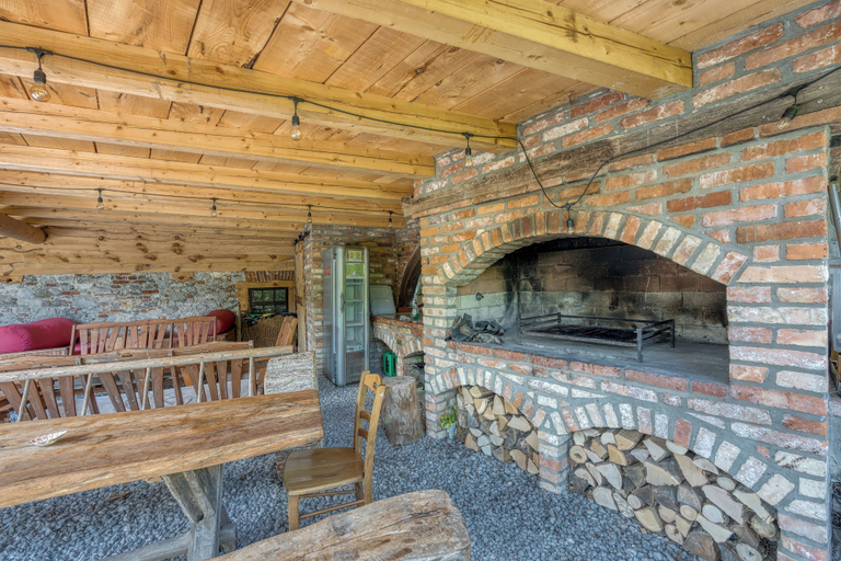 Outdoor dining 4, Luxury Glamping House Pia, Ivancna Gorica