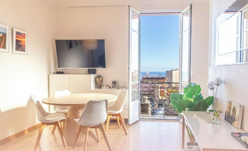 Room 5, T2 Central Beausoleil, Alpes-Maritimes