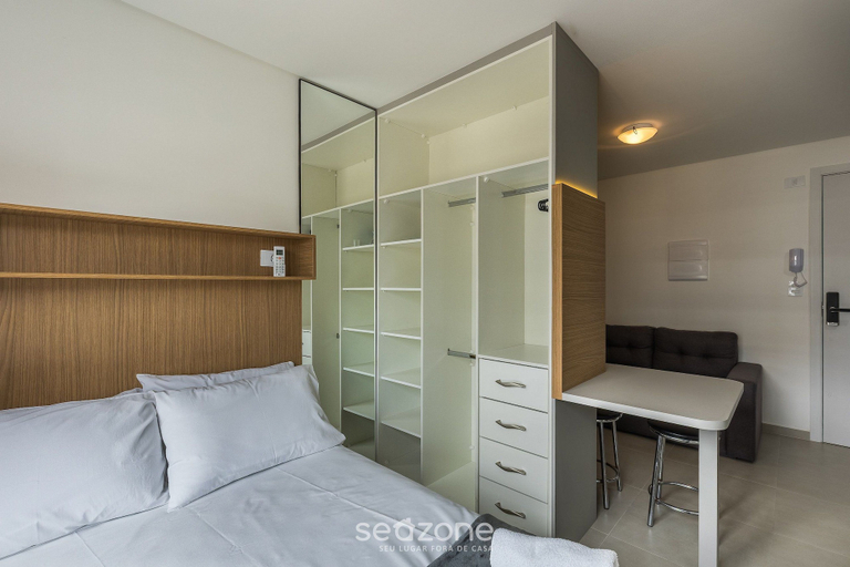 Room 4, Fully Equipped Studio in Curitiba Pla0405, Curitiba