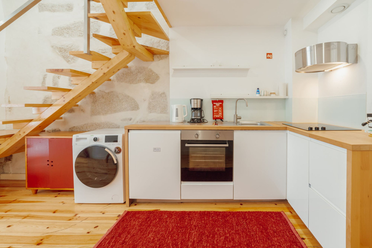 Room 2, Marques 1243 Mezzanine by Vacationy, Porto
