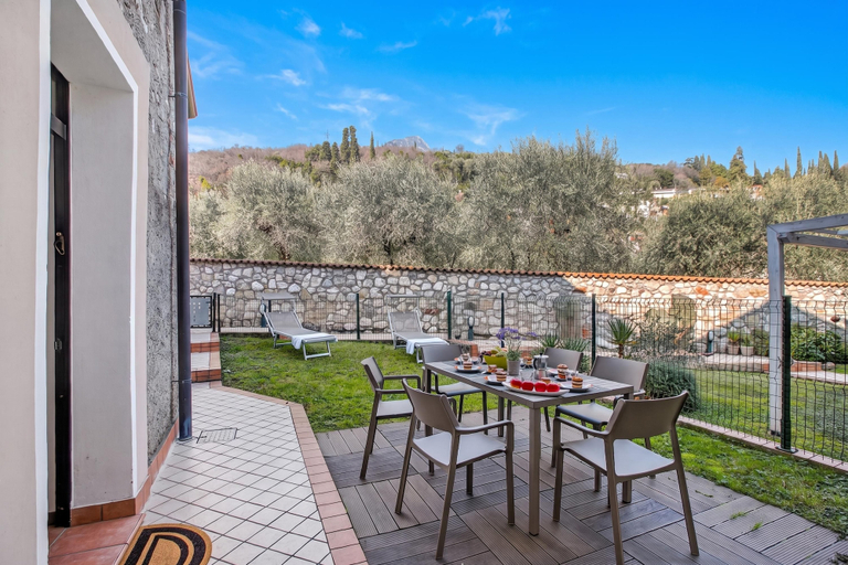 Garden, Toscolano Olive House, Brescia