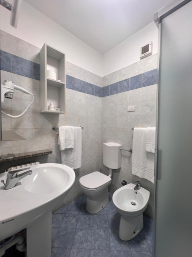 Bathroom 2, Aquila Nera Di Tony, Torino