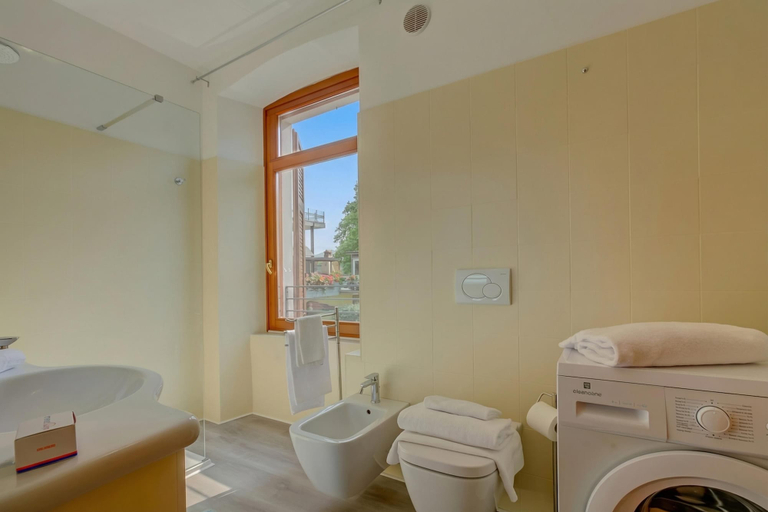 Bathroom 2, Boutique Terrace Apartment In The Center, Trento