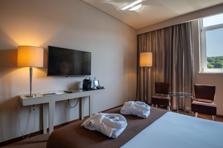 Bedroom 2, Vila Gale Porto Ribeira Hotel, Porto