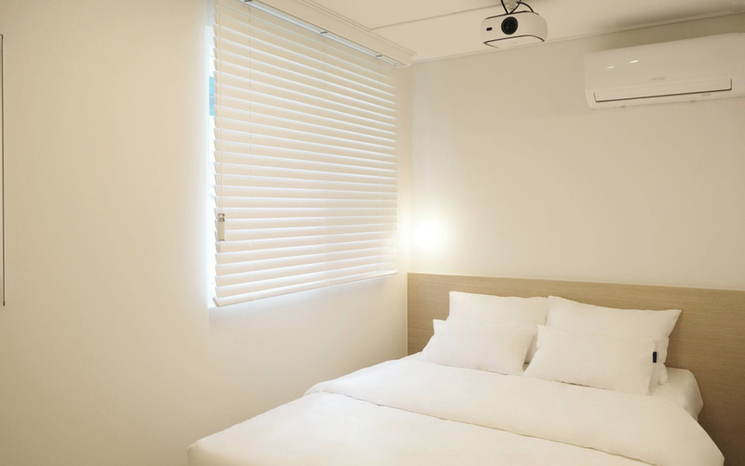 Bedroom 4, Bluenote, Nam