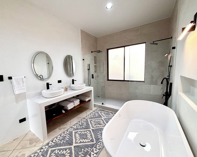 Bathroom 2, Villa Catalina 11, Santa Cruz