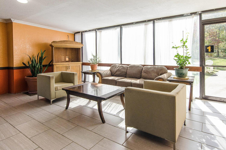 Public Area, Econo Lodge Inn & Suites Norton - Wise South, Norton