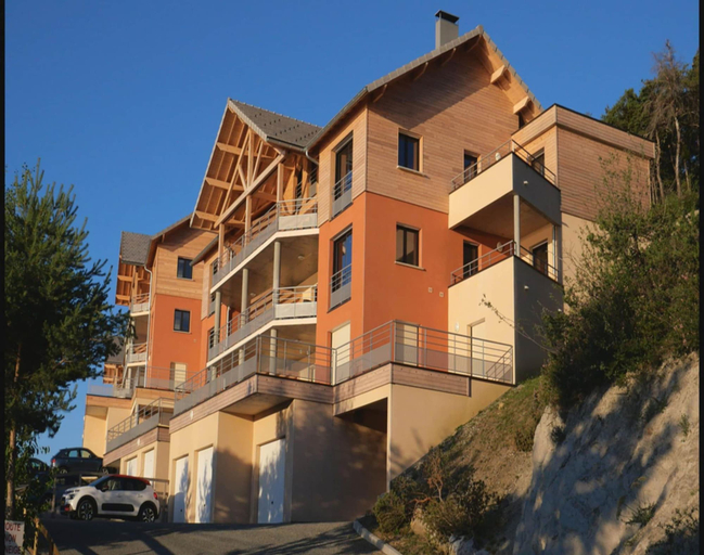 Primary image, Chorges Lakeside Stay With a Fireplace, Hautes-Alpes