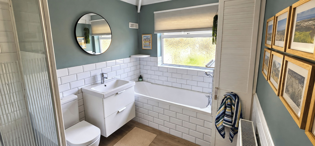 Bathroom, 3-bed Hot Tub Pool Table Off-road Parking Sleeps 5, Sandwell
