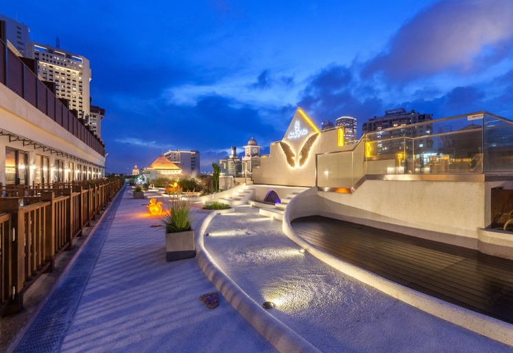 Exterior & Views