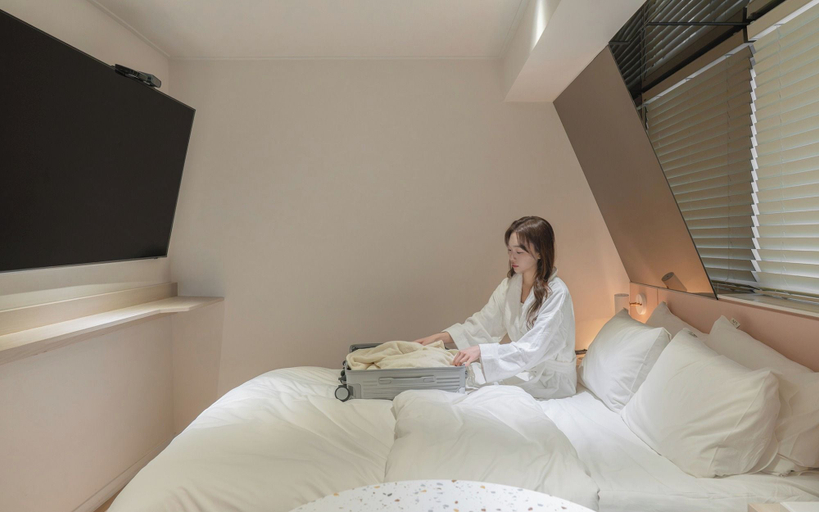 Bedroom 2, Sinchon APL Hotel, Seodaemun