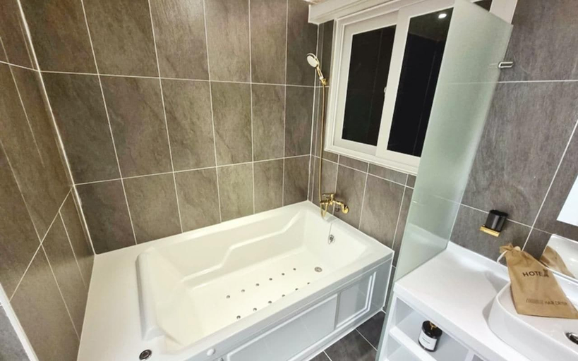 Bathroom 4, Cheongdo Hotel X, Gyeongsan