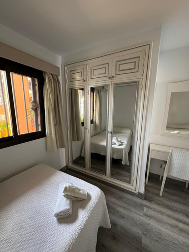 Room 2, Las Americas 1-bed Apt, Sleeps 5, Pool, Parking, Santa Cruz de Tenerife