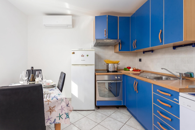 Private kitchen 3, Seaview Apartment With Jacuzzi Ivano, Novi Vinodolski