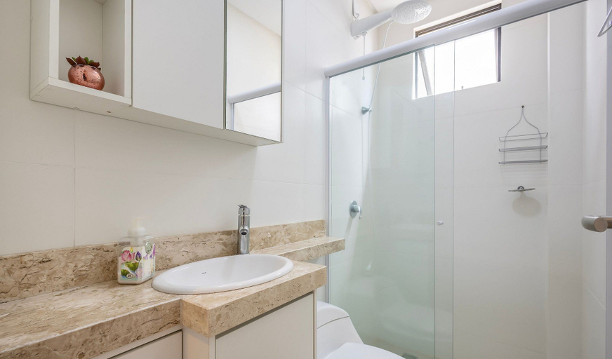 Bathroom, Feel the sea Breeze in This Condominium 220m From the Beach - Ibhs, Barra Velha