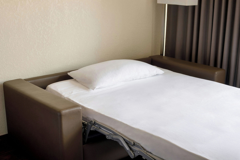 Bedroom 3, AC Hotel by Marriott Kansas City Plaza, Kansas City