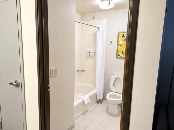 Bathroom 5, Comfort Inn Holland, Ottawa