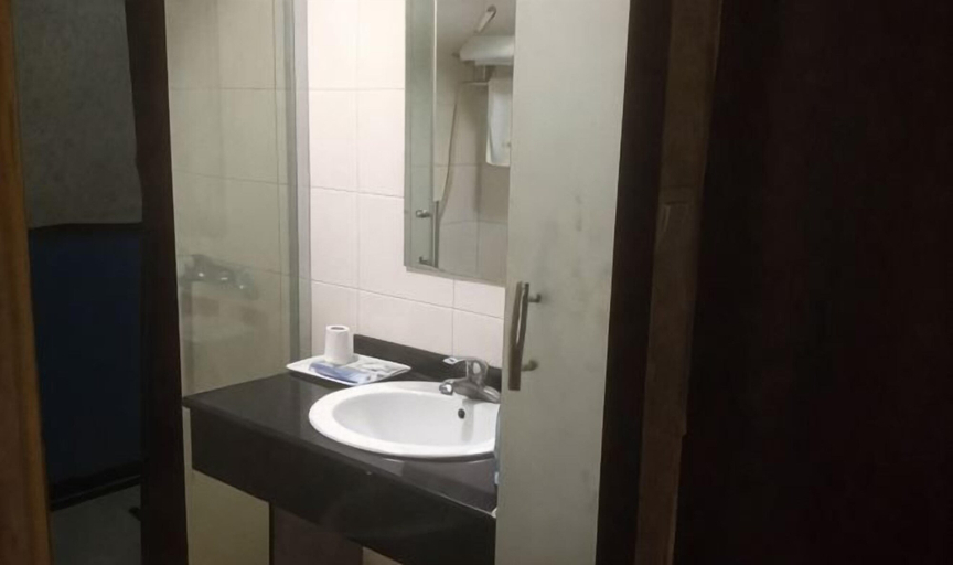 Bathroom 4, Shanghai Golden Hotel, Shanghai