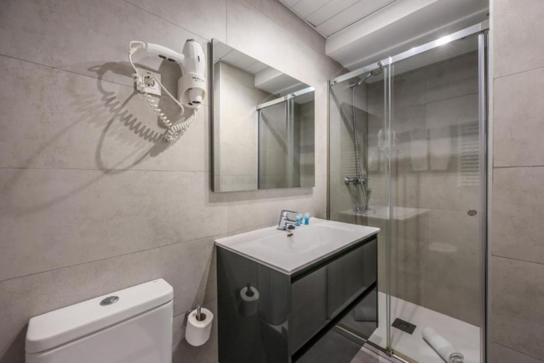 Bathroom 3, Password to Madrid Moncloa (Self Check in), Madrid