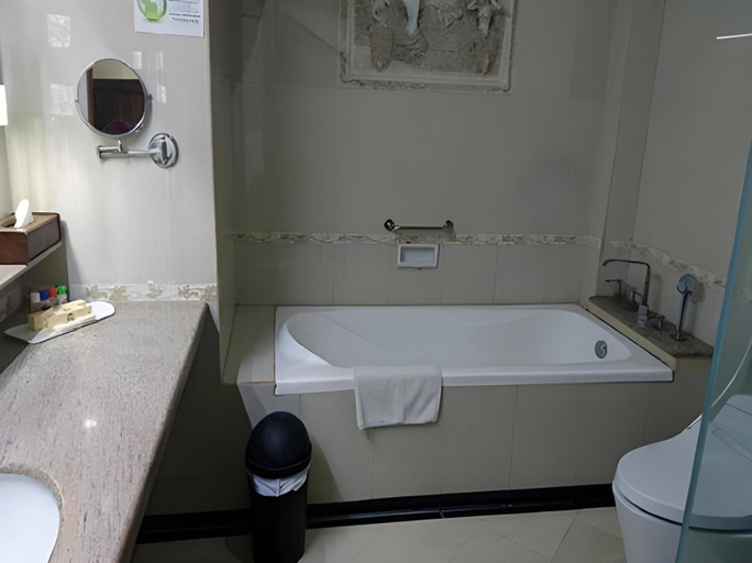 Bathroom 3, Seruni Hotel Gunung Salak, Bogor