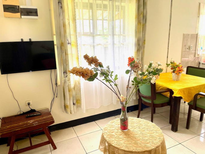Dining 5, 3 Bed House - Sleeps 6 - Garden - Parking - Wifi, Munder