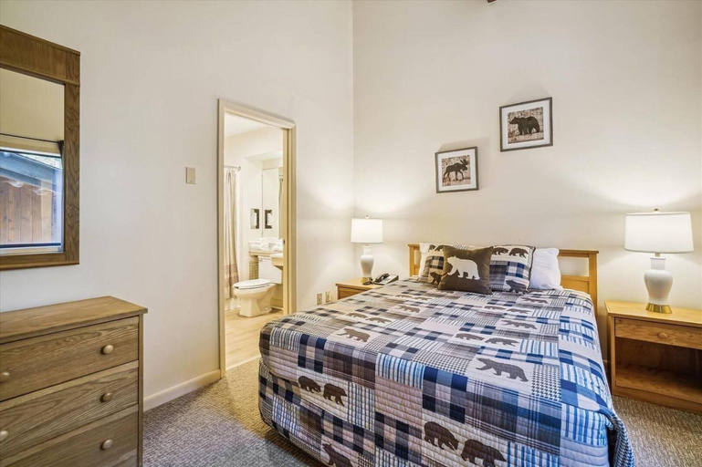Bedroom 2, 106 Cedarbrook One bedroom Queen Suite, Windsor