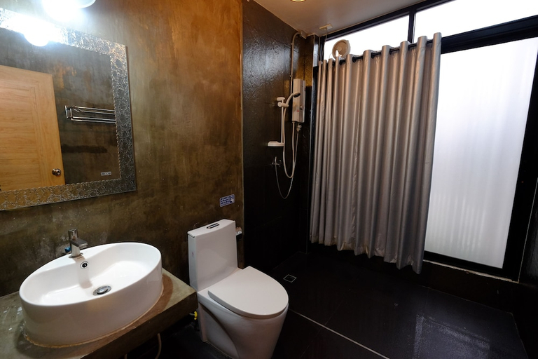 Bathroom 3, N&C Resort, Phang Khon