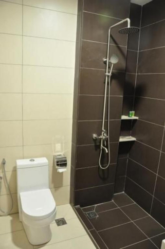 Bathroom 5, Frazel Inn, Kerian