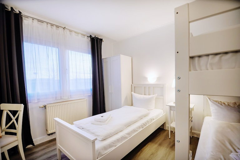 Bedroom 4, REGIOHOTEL Halle/ Leipzig Airport, Nordsachsen