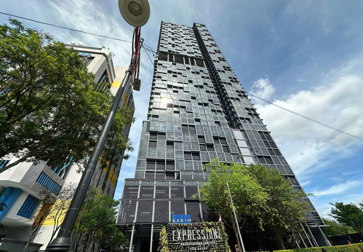 Exterior & Views