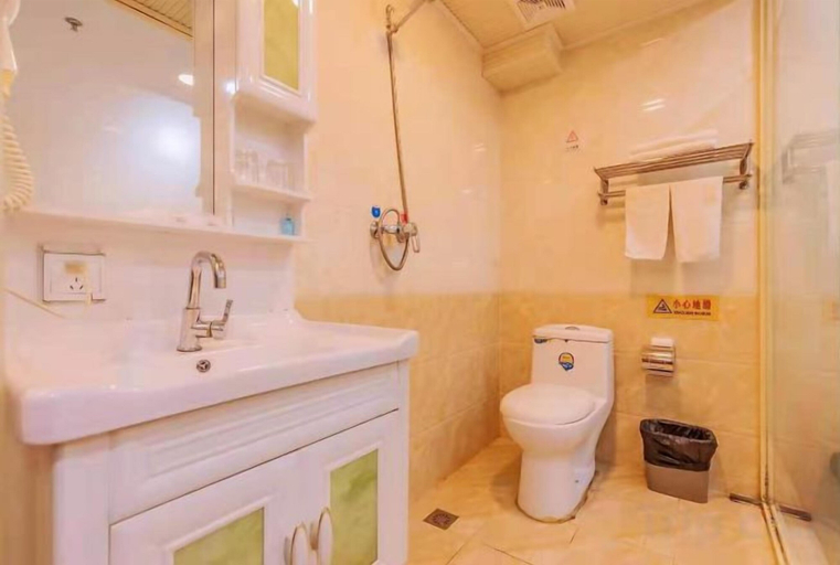 Bathroom 3, Dalian Mong Kok Express Hotel, Dalian
