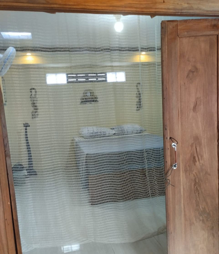 Others 4, Adem Huis Samen, Bantul