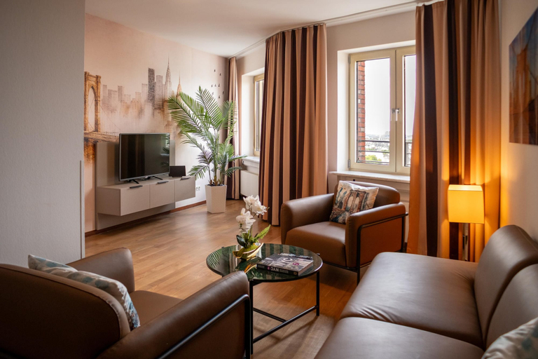 Room 5, Main Plaza Suite Tower, WorldHotels Elite, Frankfurt am Main