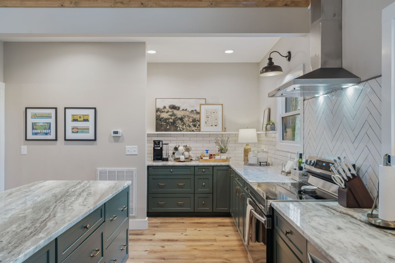 Private kitchen 4, Mcdonald Lakeside Cottage, Sevier