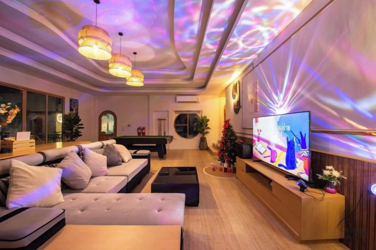 Living area 2, De Beach pool villa. New Villa 3 min walk from the beach 5 rooms, Pattaya