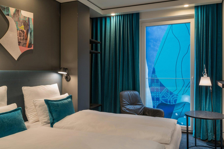 Bedroom 2, Motel One Berlin-Alexanderplatz, Berlin