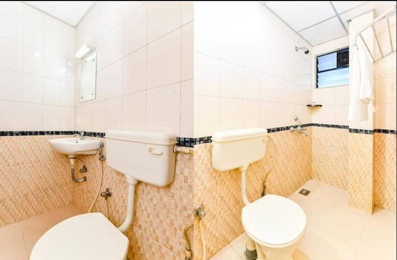 Bathroom, Hotel Tri-Star Residency, Ernakulam