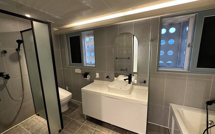 Bathroom 3, Cheongdo Hotel X, Gyeongsan