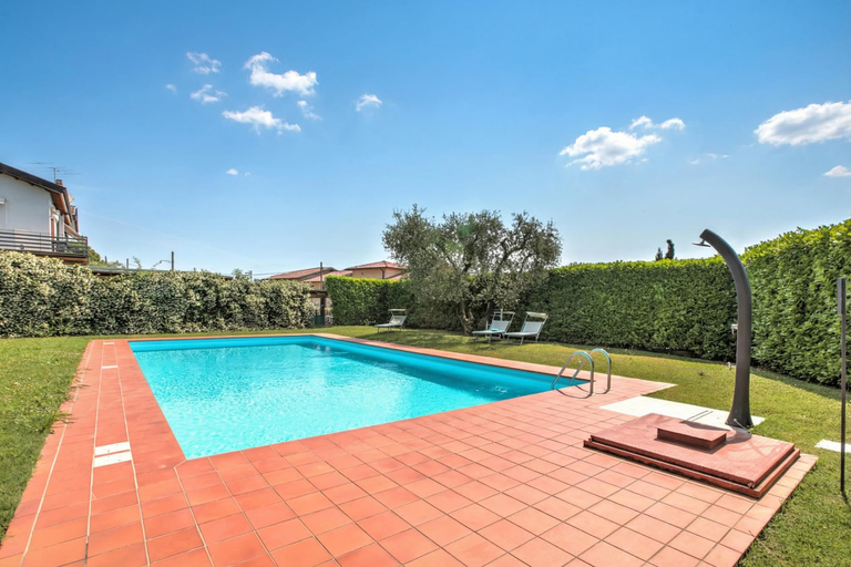 Pool 5, Julia's House With Lakeview and shared pool, Brescia