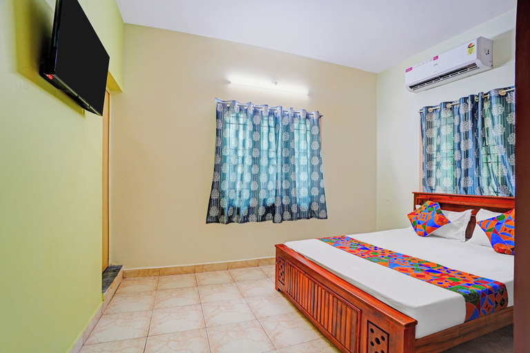 Room 4, FabHotel Narayani Grand, Krishna
