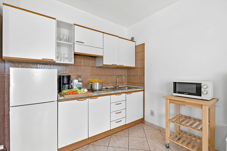 Private kitchen 5, Lagotissimo 17 - Flat With Balcony View and Pool, Trento