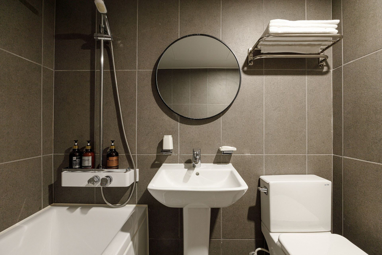Bathroom 5, Hotel Picasso, Gangbuk