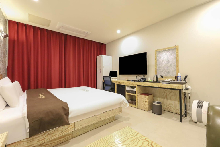 Bedroom 2, Gongju Maru Hotel, Gongju