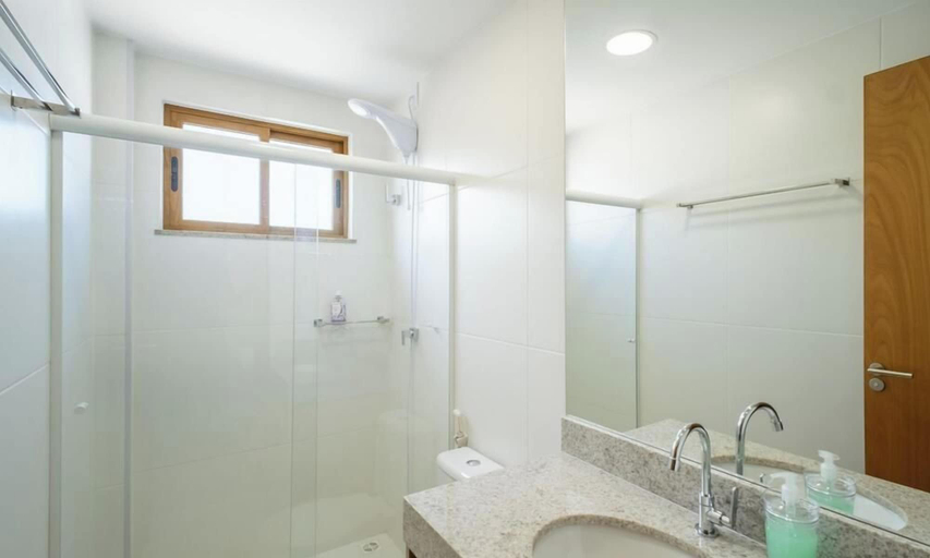 Bathroom, Apto 2Qts em Cond. c/ Piscina - Itacimirim RJH0101, Camaçari