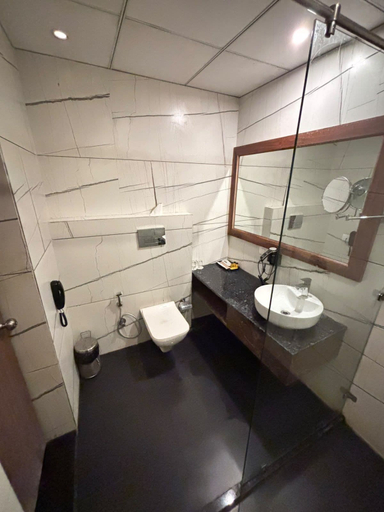 Bathroom 4, Comfort Inn Shubhra Ghazipur, Ghazipur