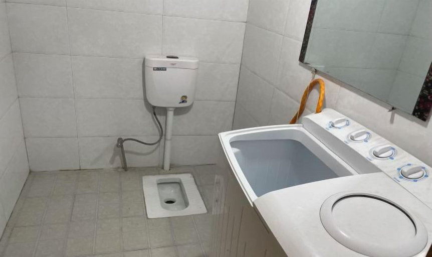 Bathroom, Tianzishan Inn, Zhangjiajie