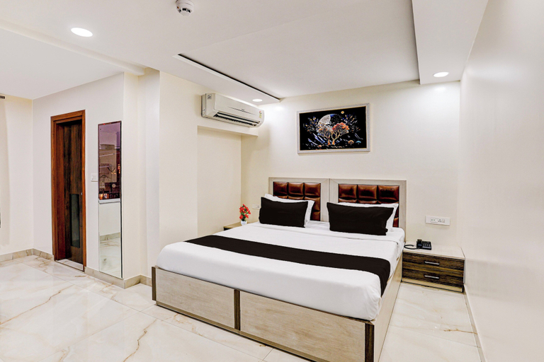 Room 4, Townhouse OAK The Hotel Square Villa, Ghaziabad