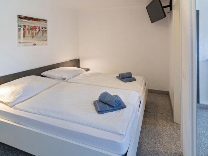 Room 2, Holiday Home With 2 Bedrooms, Wittmund