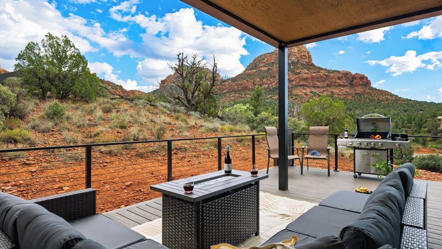Interior 5, Casa Alta by Avantstay Covered Lounge + Fire Pit + BBQ Red Rock Views, Coconino